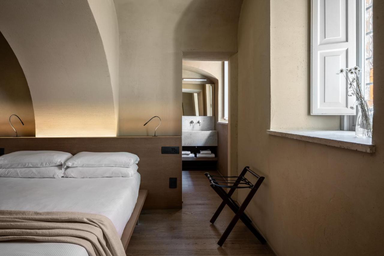 Hotel Dei Barbieri Рим Экстерьер фото